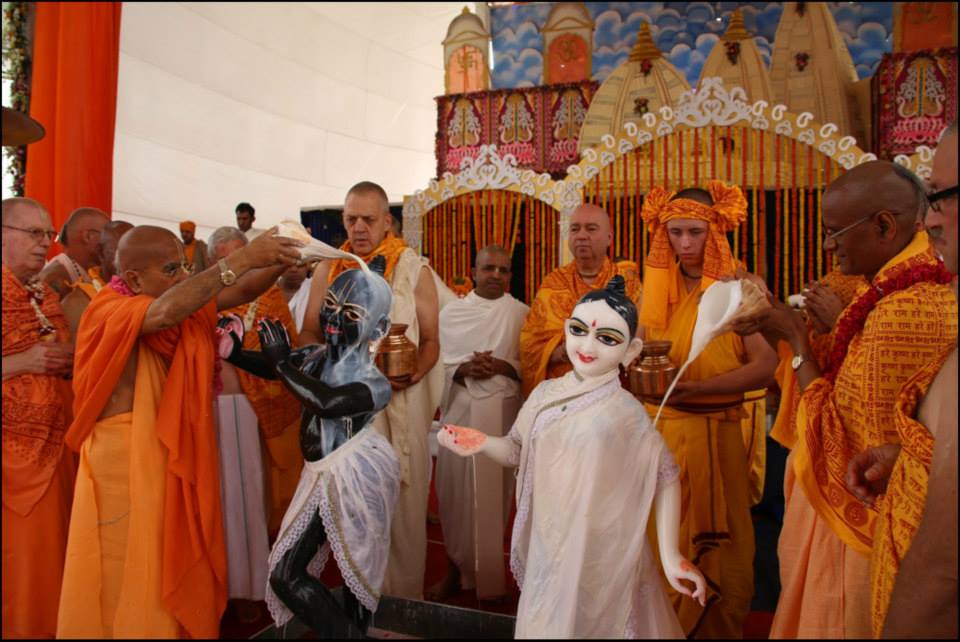 7 Gopal Krishna Goswami bathes Lord Govind Dev