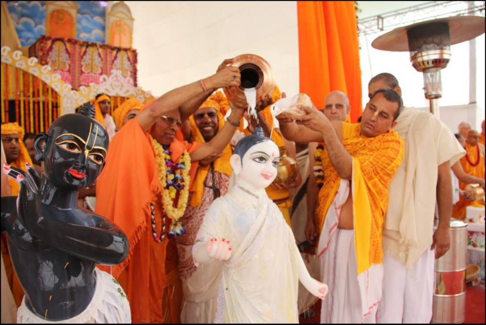 8 Lokanath Swami bathes Srimati Radharani