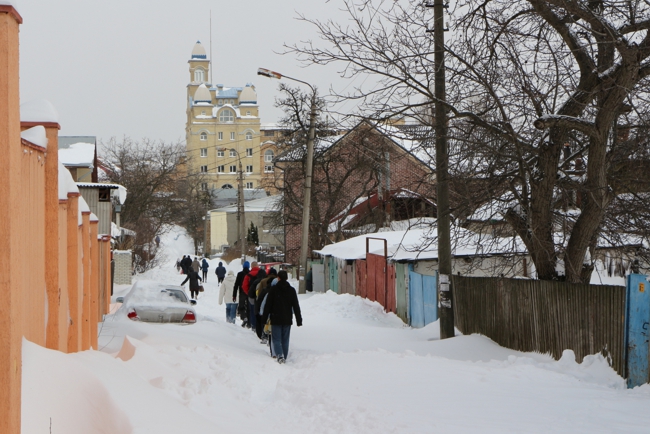 Los devotos ayudan a las personas carenciadas uno de los principales aportes sociales en ISKCON Kiev