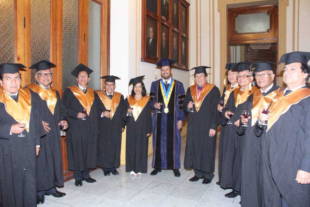 Bhadra Rupa das y los rectores de la Universidad