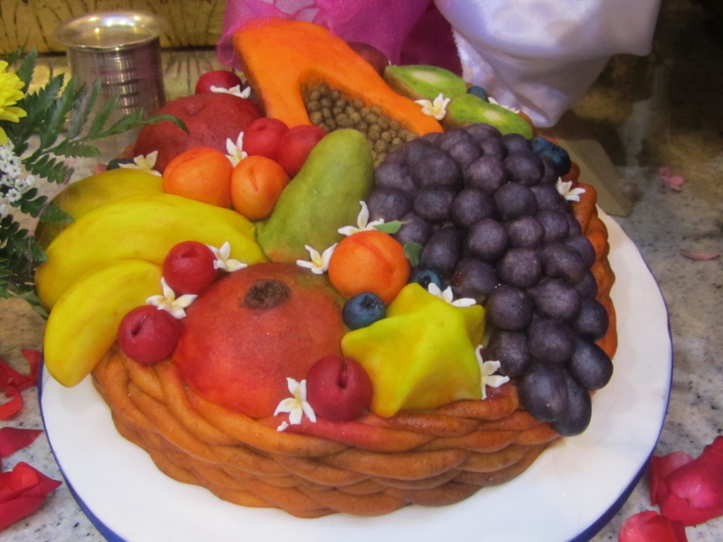 Torta de canasta de frutas para Radhastami